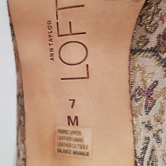 Ann Taylor Loft almond toe floral neutral tapestry heels/ pumps low heel size 7 - Picture 5 of 15